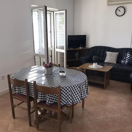 Apartment Seven Seas