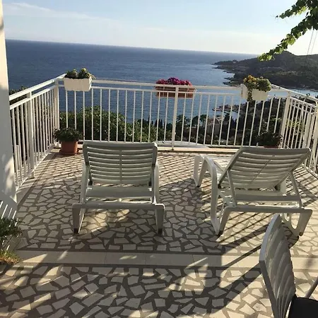 Apartment Seven Seas