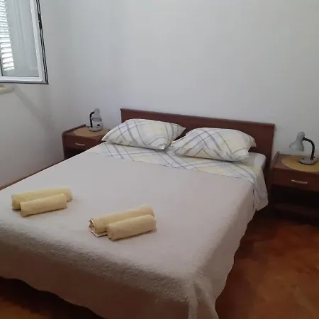 Apartment Seven Seas